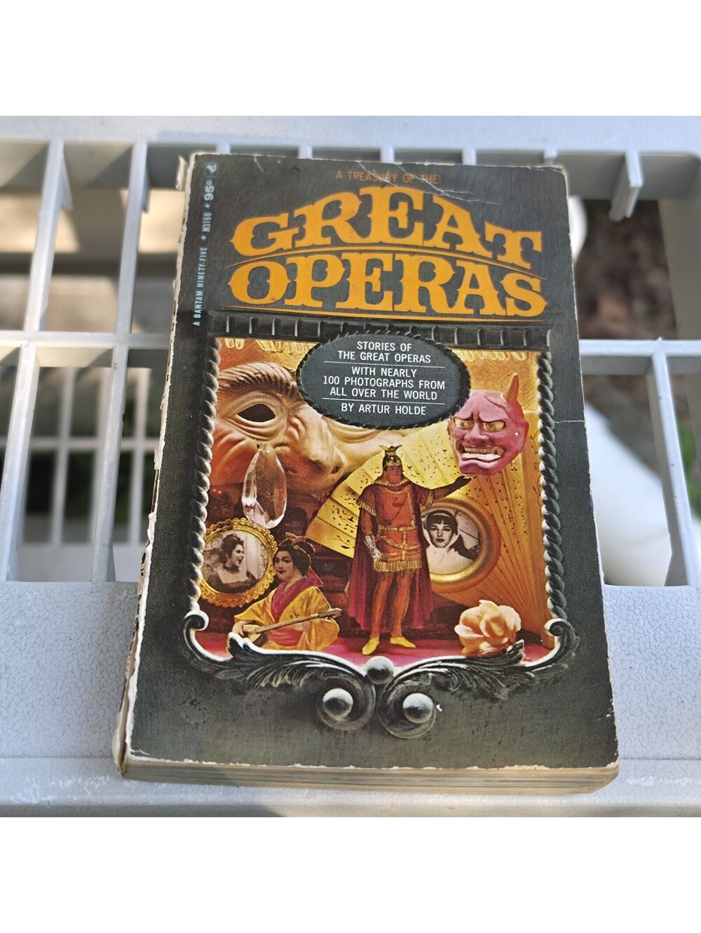 A Treasury Of The Great Operas by Artur Holde